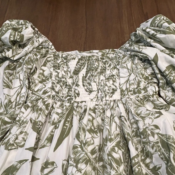 Abercrombie Women’s Emerson Poplin Puff Sleeve Floral Green and White Mini Dress - Picture 5 of 6